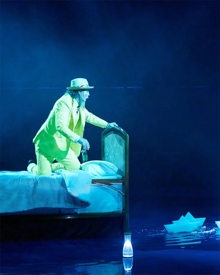 Una escena de LUDÕ sobre el escenario acuático